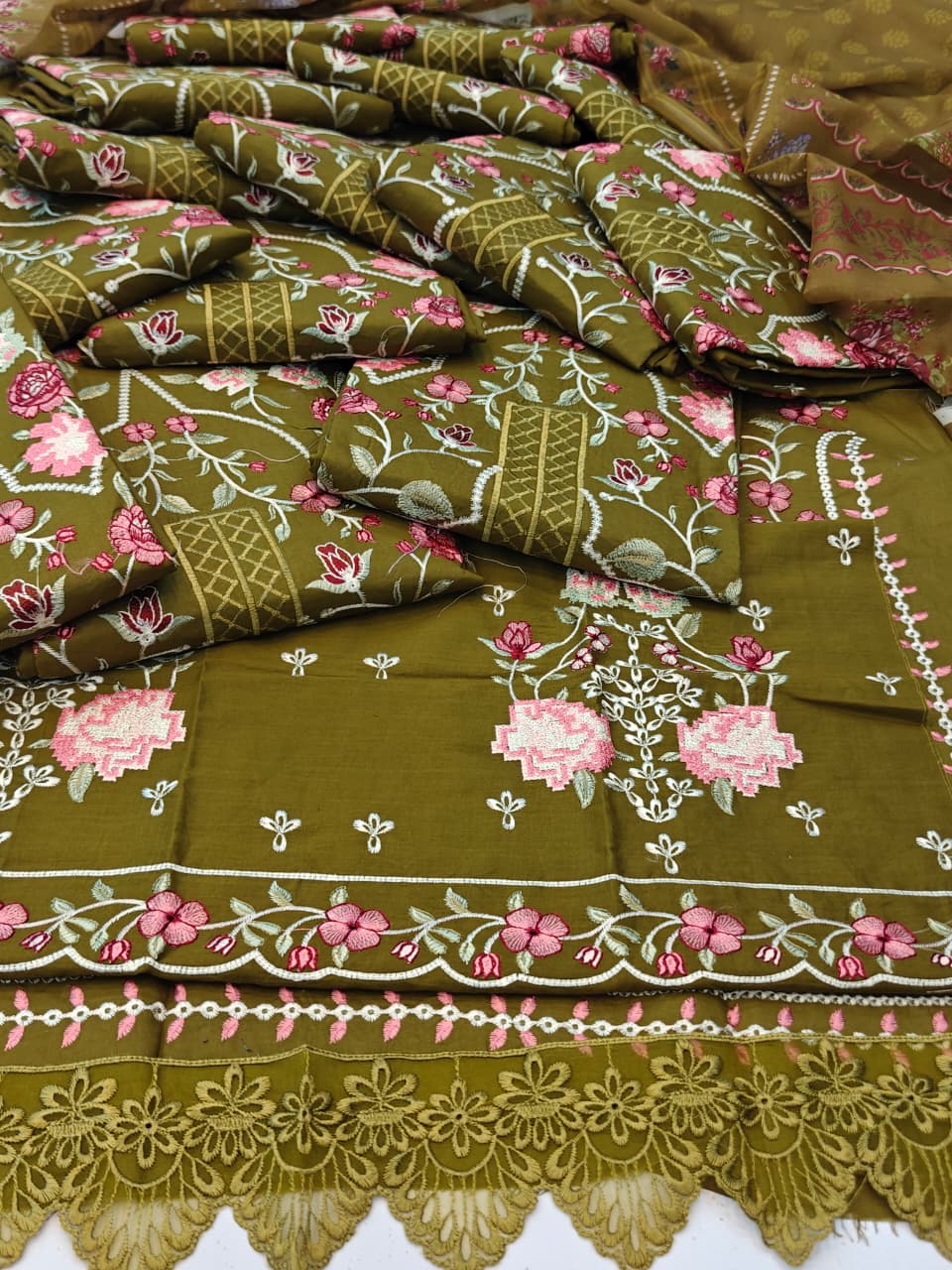 brand sobia nazir :colour mehandi :3pcs dress