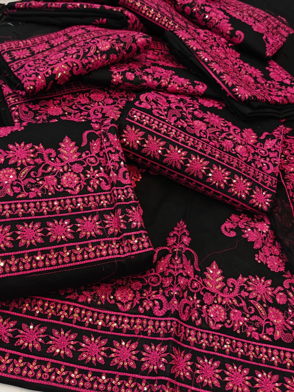 Brand: * Bareeze* Fabric: * Lawn * Status: Emb