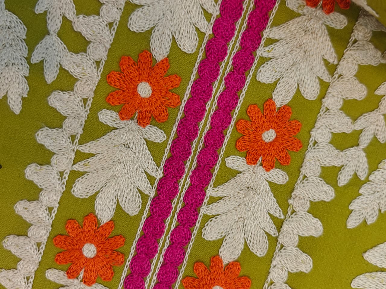 Brand: * Tawakal* Fabric: * Lawn * Status: Emb