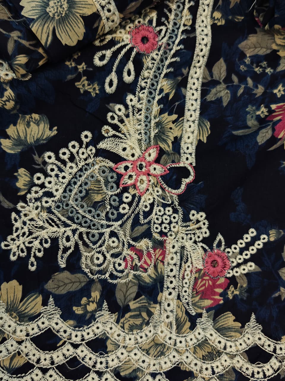Brand: * Baroque* Fabric: * Lawn 3pc * Status: Print With Patches Code: BS
