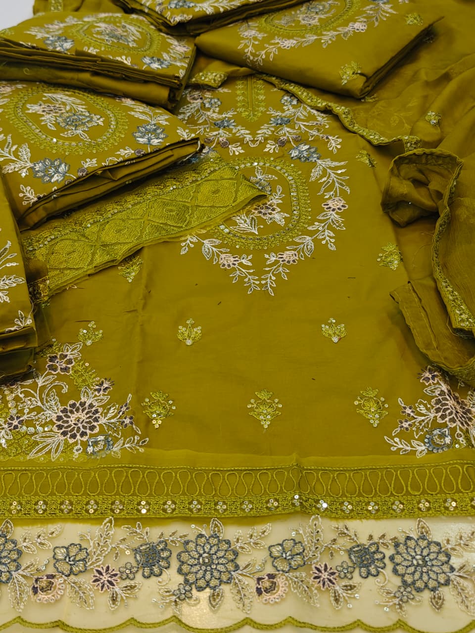 Brand: * Maria B* Fabric: * Lawn * Status: Emb